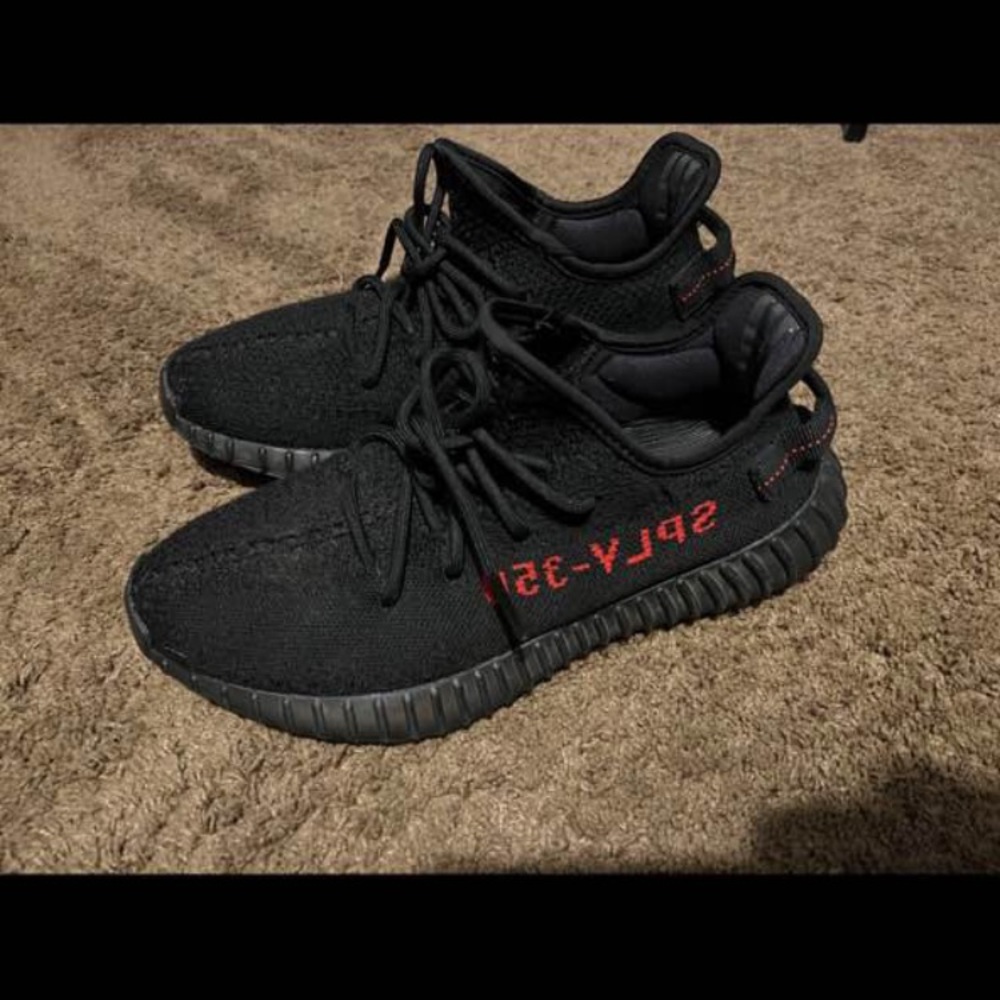 Yeezy 350 v2 size 9